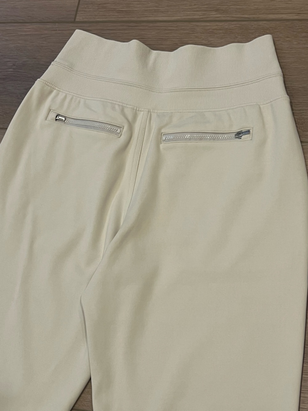 Athleta Venice Cream Flare Leg Performance Pants Size XS Side Slits - Picture 11 of 15